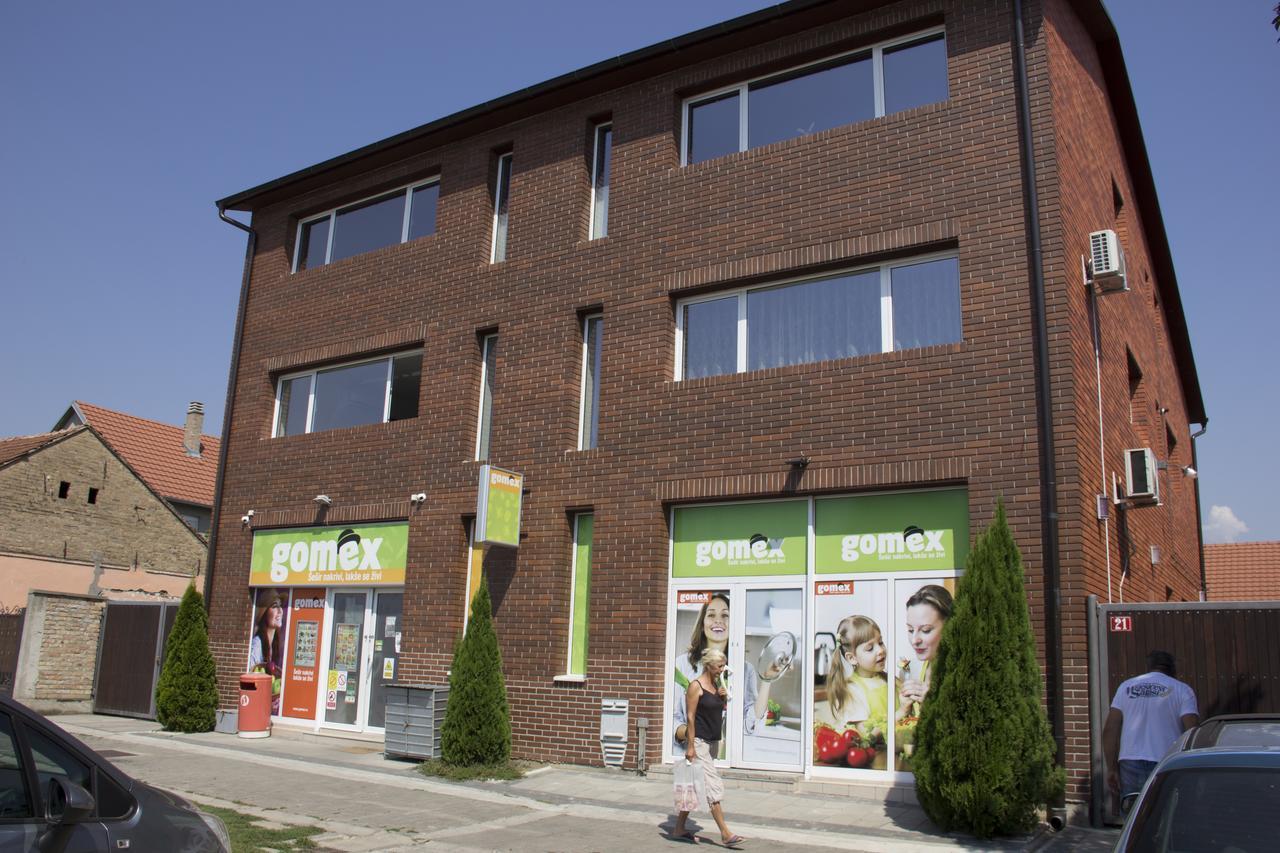 Lux House Olga Appartement Ruma Buitenkant foto