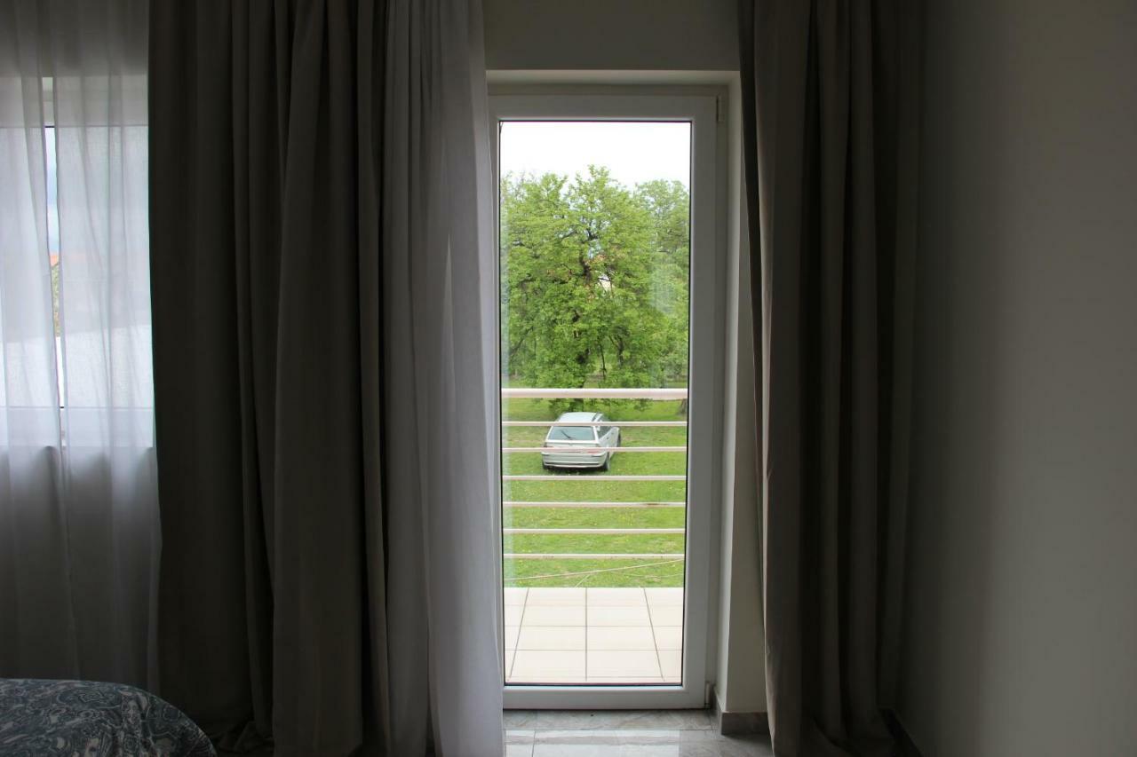 Lux House Olga Appartement Ruma Buitenkant foto