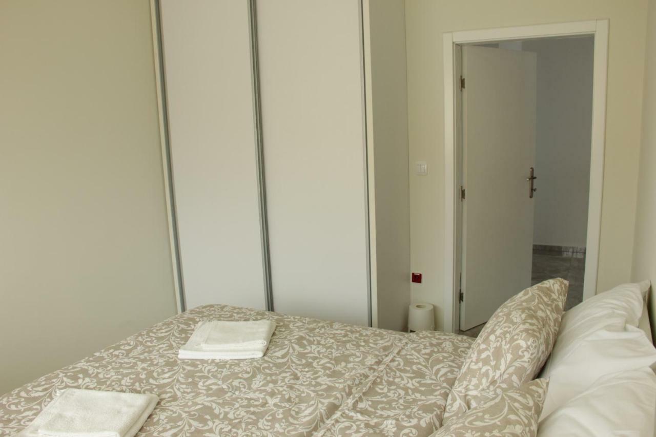 Lux House Olga Appartement Ruma Buitenkant foto