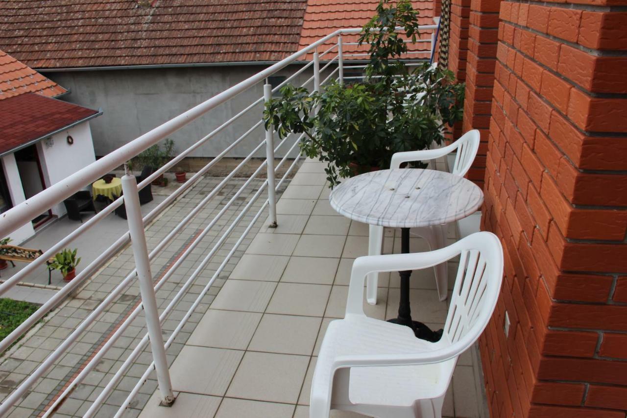 Lux House Olga Appartement Ruma Buitenkant foto