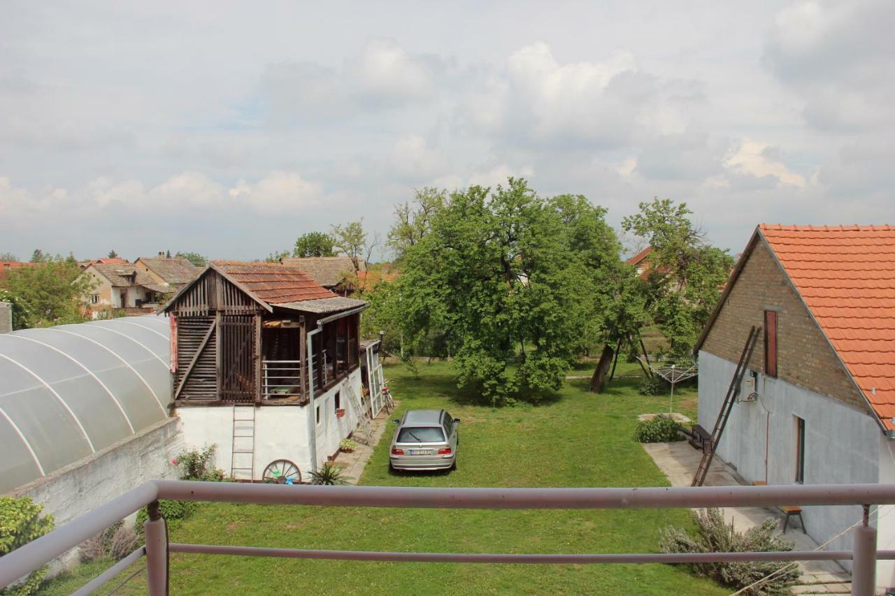 Lux House Olga Appartement Ruma Buitenkant foto