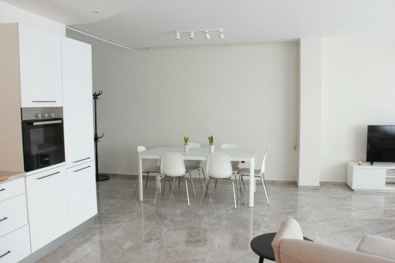 Lux House Olga Appartement Ruma Buitenkant foto